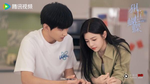 《狙击蝴蝶》是最近的黑马剧，最初没有太被期待，没想到播出后好评如潮！《狙击蝴蝶》是姊弟恋的设定，网友都大赞导演很会拍，有拍出姊弟恋好看的地方，剧中的吻戏、壁咚戏出感满满，陈妍希、周柯宇也CP火花爆棚，让人一追就深陷。《狙击蝴蝶》比很多大制作剧口碑都还好呢！真的错过可惜！