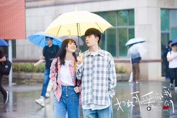 《如此可爱的我们》没追很可惜！豆瓣评分也高达8.0呢！这部同样是播得很默默的小透明网剧，没什么宣传，但看过的人都说好看，大多都是自来水剧迷，是部很甜又有质感的青春剧。