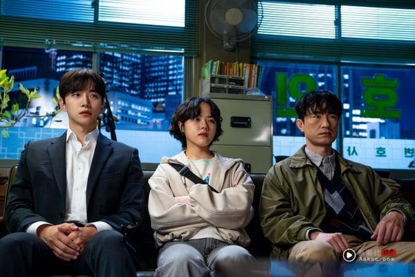 Netflix《现金英雄》剧情、角色介绍：李俊昊突然有“钞能力”，掏空薪水拯救世界！