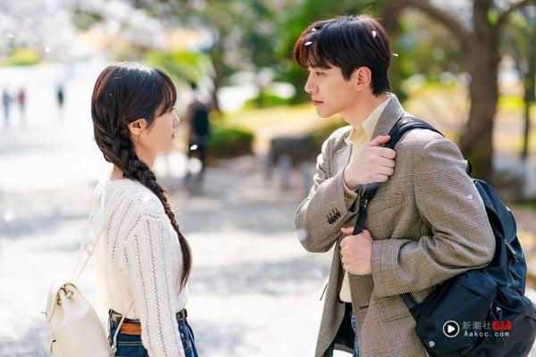 Netflix《现金英雄》剧情、角色介绍：李俊昊突然有“钞能力”，掏空薪水拯救世界！