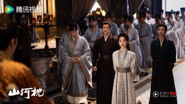 《山河枕》是丁禹兮继《永夜星河》又推出的古装爱情剧，剧情集合叔嫂虐恋、权谋查案，其实很有亮点，只是可惜宋茜、丁禹兮CP火花不强，剧版又把小说的张力都改掉了，因此《山河枕》评价不高，豆瓣评分仅5.3。全剧最大亮点是丁禹兮演的少年将军，他超细腻的哭戏再次引起话题。