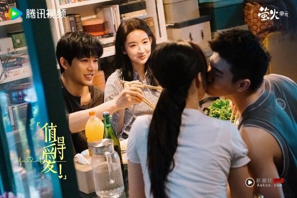 2025电视剧推荐《值得爱》剧照，王安宇与王玉雯在剧中甜蜜互动