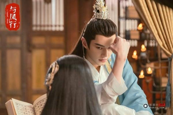 《双轨》何与的7件事：具回族血统、曾出演《陷入我们的热恋》，大秀紧实腹肌超养眼