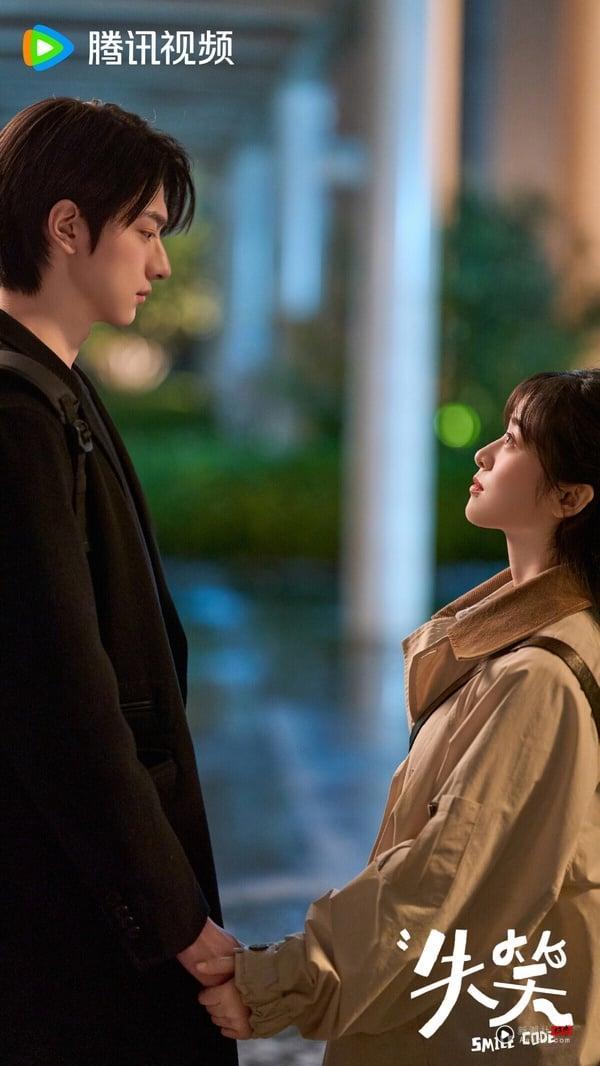 《失笑》热度不高，但评价不错，这是脱口秀搞笑女vs.述情障碍高冷男的逗趣罗曼史。《失笑》剧情轻松甜蜜，林一和沈月CP火花还不错。这部剧的导演是郭敬明《小时代》系列的摄影指导，当年《小时代》充满质感的画面曾引起讨论。接下来车导也将执导人气小说改编的甜宠剧《不二之臣》，这部也很受关注！