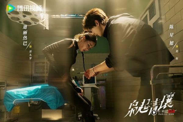 迪丽热巴与陈星旭在《枭起青壤》中的互动，展现奇幻冒险氛围中的CP感