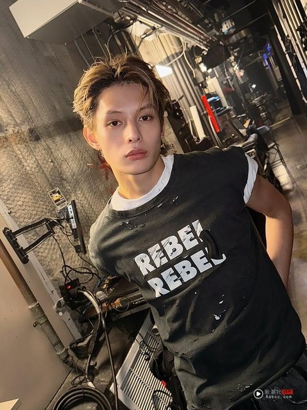 CORTIS中国台湾成员JAMES赵雨凡表演舞台后台的帅气花絮照