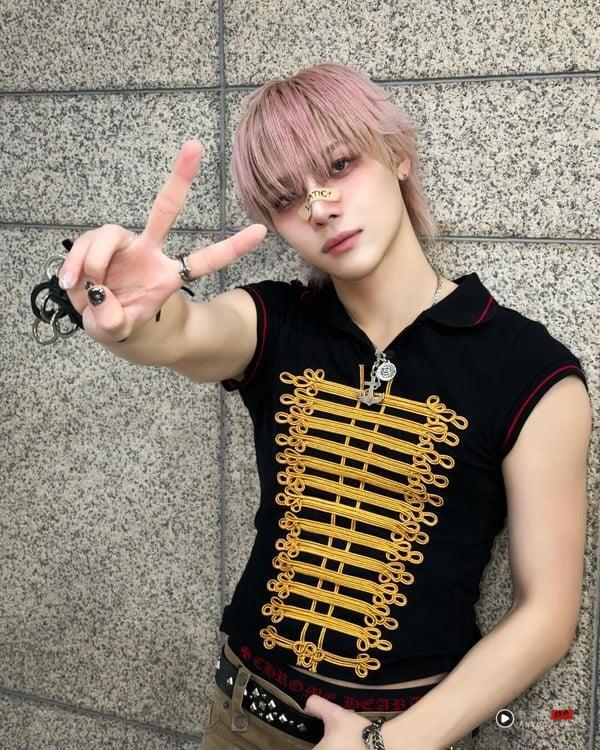 &amp;amp;amp;TEAM中国台湾成员王奕翔表演后台可爱花絮照，对着镜头比ya