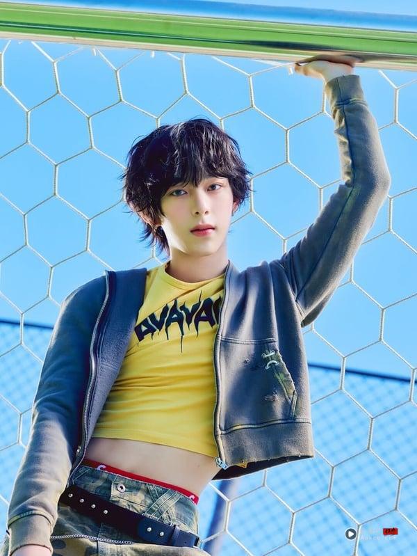 AHOF中国台湾成员简志恩的个人宣传照，外型俊秀，眼神清澈