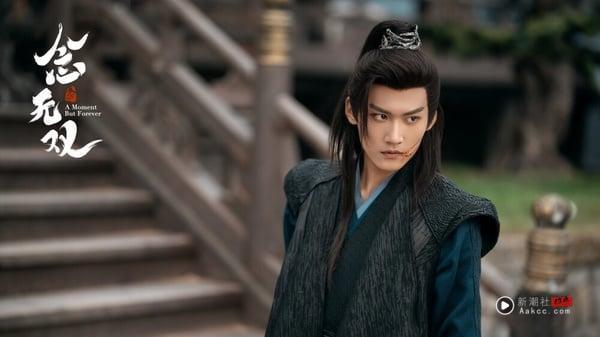 今年才凭《树下有片红房子》获得观众喜爱的周柯宇，这次在《狙击蝴蝶》饰演年下弟弟，苏感超强，也掳获不少粉丝心！而周柯宇自出道以来，也是接演时装剧居多，目前只演过一部古装剧《念无双》，但在剧里的戏份不算多，所以观众们没有太多印象。