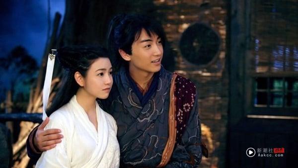 陈妍希比较少接古装剧，大家最印象深刻的应该是2014年搭档陈晓的《神雕侠侣》，不过网上对她的古装扮相却是评价两极，形象太过清纯，反而完全没有小龙女该有的仙气！