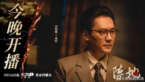 冯绍峰离婚后，大众对他的关注度就没那么高，不过他还是默默有在拍戏，接了《灼灼风流》、《婚内婚外》等电视剧，今年也推了新剧《阵地》，只不过是比较冷门的抗战题材，所以热度并不高。