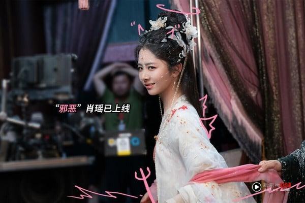 《逍遥》是仙侠剧，这对搭档很有看点，谭松韵是公认的百搭，和谁都有CP感，侯明昊也擅长仙侠剧戏路，而《逍遥》的剧情和侯明昊之前的《护心》有点像，大家都笑说侯明昊怎么又要被爱人背叛了。