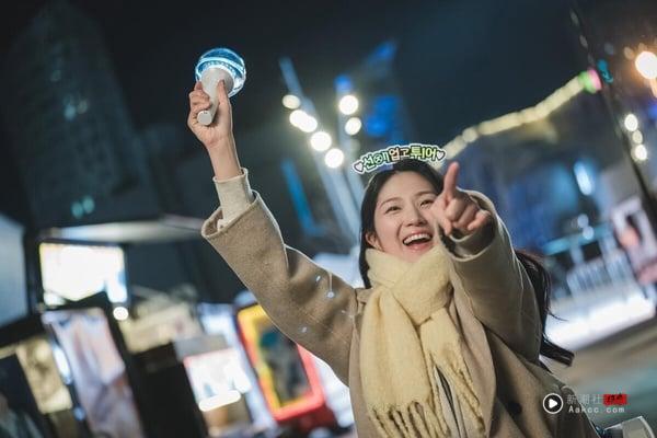 要像“追星”一样爱自己——为自己花钱、应援、吹彩虹屁，允许自己有“不营业”的日子