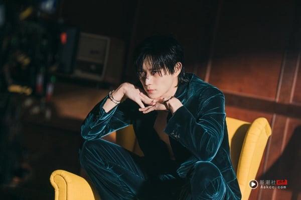 要像“追星”一样爱自己——为自己花钱、应援、吹彩虹屁，允许自己有“不营业”的日子