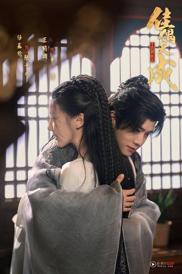 任嘉伦《佳偶天成》很多人本来不期待，追过之后都称赞意外好看。大家都说《佳偶天成》根本是被剧名耽误了，光看剧名还以为又是一部工业糖精古偶剧，但很多人都说这部剧拍出了群像的精彩之处，主配角的成长线都塑造得很完整，是追完会意犹未尽的好剧。不看很可惜！
