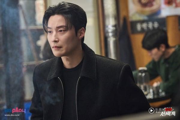 《我的王室死对头》许楠儁“霸总语录”：“准备游乐园、无人机秀、一万朵鲜花！”