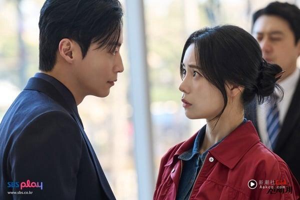 《我的王室死对头》许楠儁“霸总语录”：“准备游乐园、无人机秀、一万朵鲜花！”