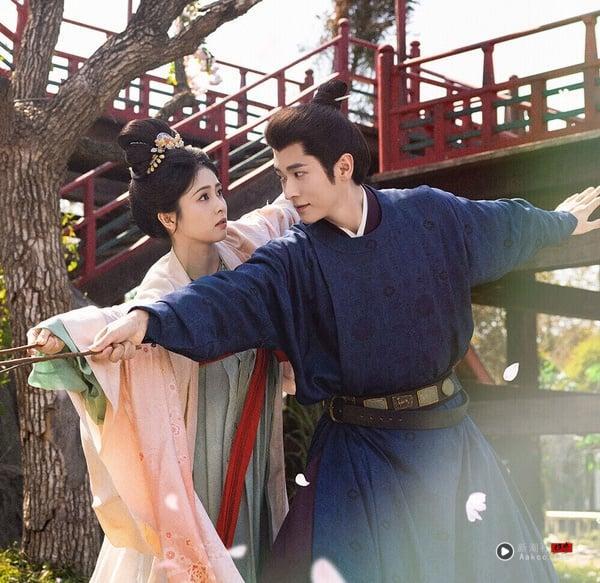 白鹿《莫离》定档6/9，要对打《翘楚》，两部都是大女主复仇剧呢！《莫离》找来《成何体统》丞磊和白鹿搭档，两人要上演先婚后爱，剧情满满看点！