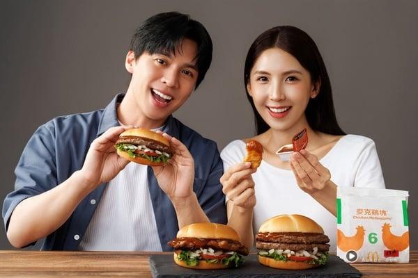 麦当劳联名“胡同烧肉”5/27开卖！炭烧秘酱堡、炭烧秘酱鸡块沾酱必吃还有卷卷薯条回归