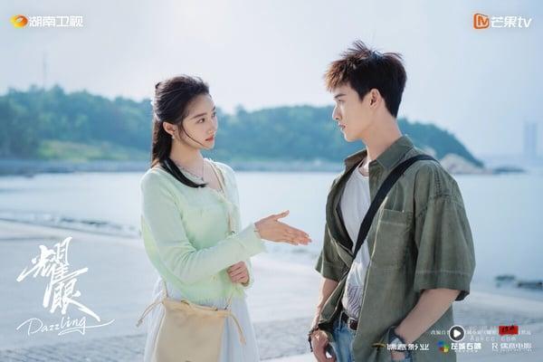 另外Netflix上的《耀眼》、《月鳞绮纪》、《逐玉》也都是高收视热门电视剧，不过这些热门剧评分往往不会非常高。李昀锐《耀眼》豆瓣开分5.9，鞠婧祎《月鳞绮纪》5.4分、张凌赫《逐玉》6.4分。