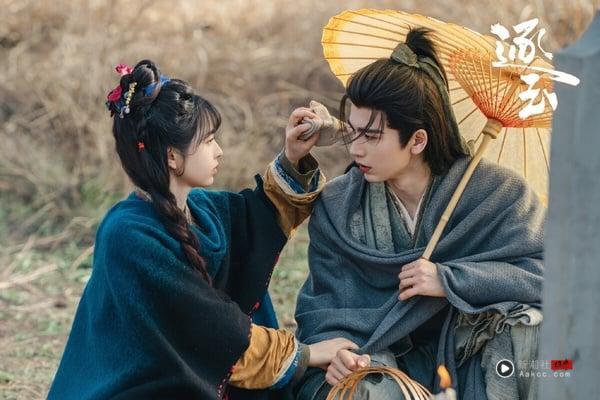 《逐玉》绝对是2026Netflix必追的古装剧！这部剧的剧情很有意思，屠户女捡到落难侯爷，然后先婚后爱。《逐玉》节奏很刚好，第一集主角就火速相遇、女主捡男主回家，完全不拖沓！而且《逐玉》的感情铺垫很细腻，能感受到男女主角慢慢相爱、生死相许，打斗的大场面也拍得很有美感，真的推荐追！