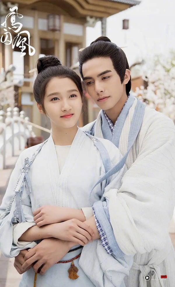 最近白鹿、关晓彤的新剧相继热播，也让两人当年合作的《凤囚凰》再次引起热议！《凤囚凰》真的是一部很神奇的剧，该剧由宋威龙、关晓彤主演，人气小说大IP改编。当年《凤囚凰》开播时被好多网友群嘲，是豆瓣只有3.8分的大雷剧，没想到这么多年，剧里的配角通通都火了！