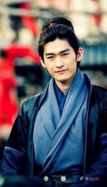 《少年四大名捕》也是很神奇的一部剧，该剧由张翰、张钧甯主演，配角有杨洋、陈伟霆、茅子俊，全都是大帅哥！当时陈伟霆因为《古剑奇谭》大火，而杨洋还没有演到《微微一笑很倾城》，两人都为张翰作配，男四号茅子俊也是位古装美男。