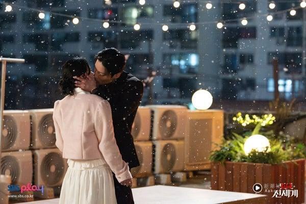 《我的王室死对头》8个剧情彩蛋：“初智齿”的隐喻超浪漫，电卷棒PPL给女配有原因？