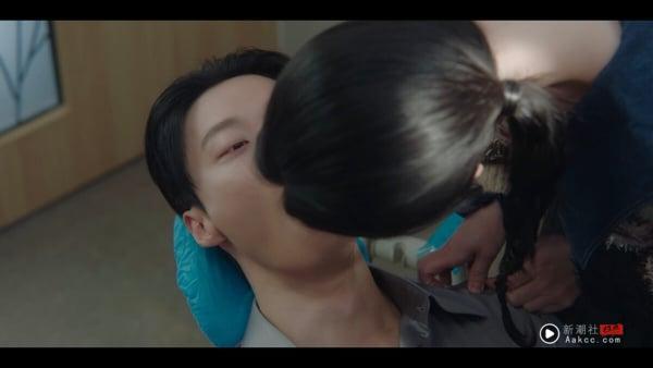 《我的王室死对头》8个剧情彩蛋：“初智齿”的隐喻超浪漫，电卷棒PPL给女配有原因？