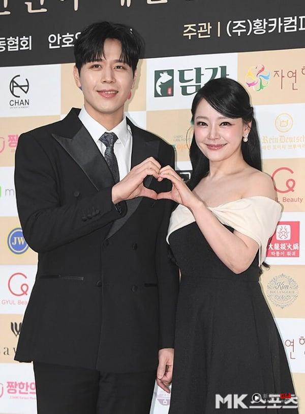 《铁拳教育》男主老婆是她！5对让人意外的韩剧演员夫妻！《21世纪大君》他们竟是夫妇