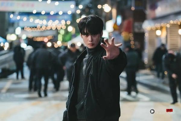 5位韩剧男神颜值巅峰期！车银优《超能路人甲》帅出新高度，玄彬最帅不是《爱的迫降》