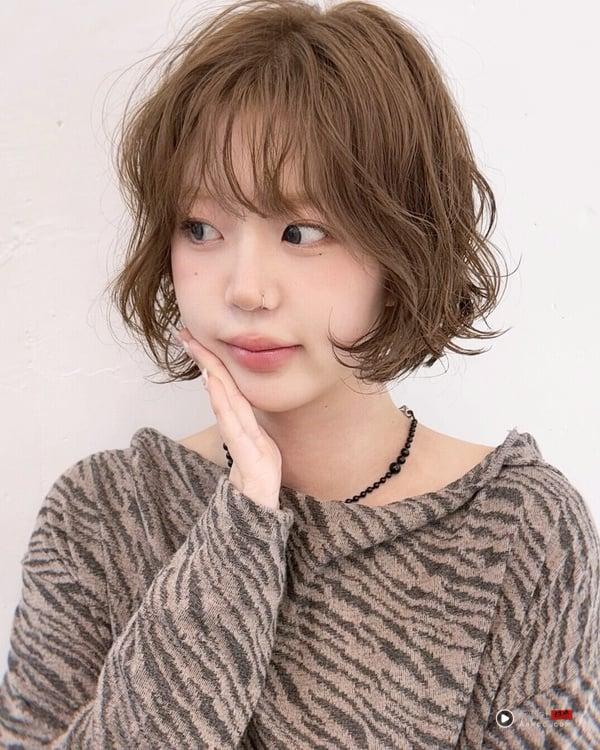 褪色也好看！2026日韩短发“冷棕发色”推荐8款＋适合肤色一次看，这款不用漂