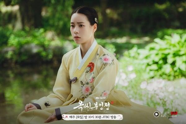 《玉氏夫人传》由林智妍、秋英宇主演，《蓝色海洋的传说》、《主君的太阳》导演陈赫执导，剧情讲述名字、身份、丈夫等等一切都是伪造的外知部“玉泰英”，与为了守护她不惜赌上性命的艺人“千承辉”之间，激烈的生存骗局。