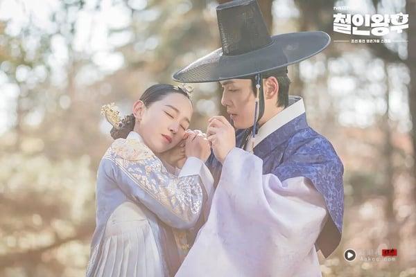近年6部“一追上瘾”Netflix浪漫爱情韩剧！《我的王室死对头》好看，这部冷门但零负评