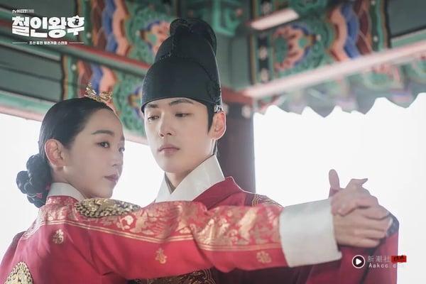近年6部“一追上瘾”Netflix浪漫爱情韩剧！《我的王室死对头》好看，这部冷门但零负评