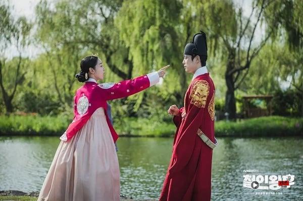 近年6部“一追上瘾”Netflix浪漫爱情韩剧！《我的王室死对头》好看，这部冷门但零负评