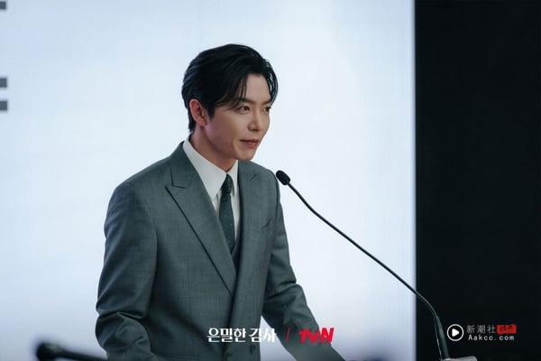 2026韩剧“身高超过180”西装暴徒男神！《铁拳教育》金武烈帅翻，他是“行走贺尔蒙”