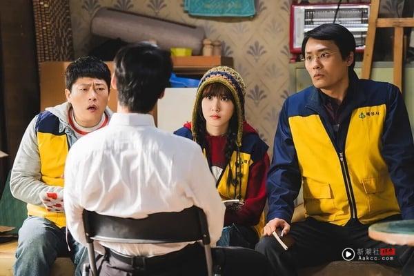 《超能路人甲》也是最近Netflix口碑不错的韩剧，讲述住在同一社区、被称为“官方边缘人”的一群路人甲意外获得超能力，这群集结了问题人物、社交障碍、麻烦精与冤大头的平凡英雄们，被迫组队对抗威胁世界和平的反派，展开一场笑料不断、荒诞又热血的超能力大冒险。