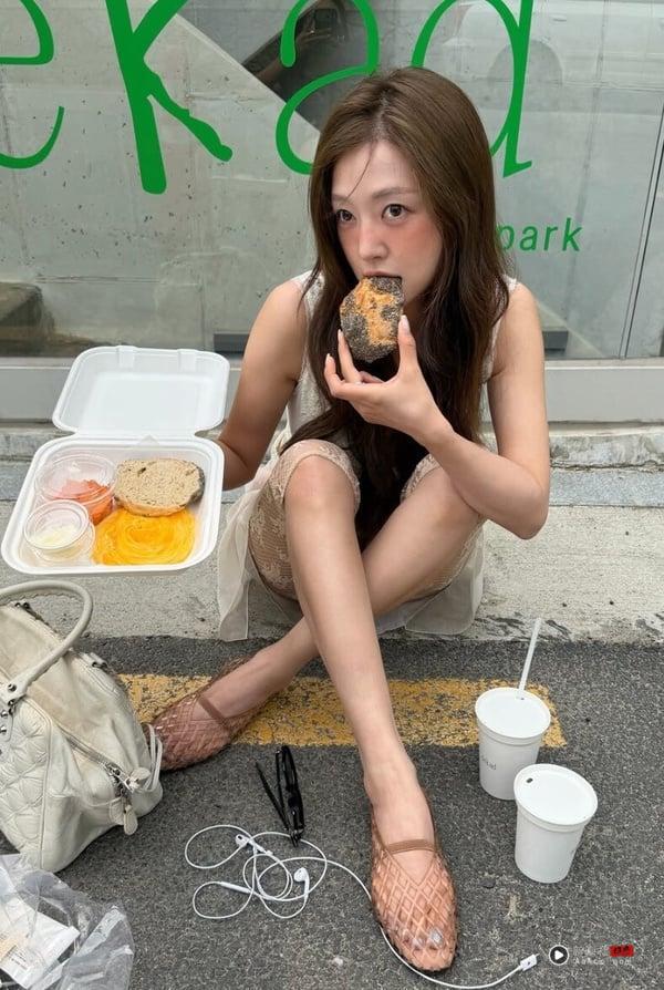 2026“果冻鞋Jelly Shoe”流行又回来了！盘点韩妞最爱果冻鞋品牌，Lisa、IVE同款都有