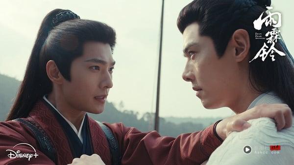 杨洋《雨霖铃》是武侠剧，由打造过《知否》、《琅琊榜》的制作公司正午阳光出品。《雨霖铃》口碑表现还可以，拍摄质感是好的，人物形象有新意。虽然有武侠剧迷认为，《雨霖铃》情节铺垫比较平淡，不太会让人急迫地想一集集追，不过《雨霖铃》有电影级的画面，还是最近可以一看的古装剧。