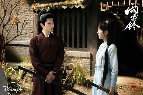 杨洋《雨霖铃》是武侠剧，由打造过《知否》、《琅琊榜》的制作公司正午阳光出品。《雨霖铃》口碑表现还可以，拍摄质感是好的，人物形象有新意。虽然有武侠剧迷认为，《雨霖铃》情节铺垫比较平淡，不太会让人急迫地想一集集追，不过《雨霖铃》有电影级的画面，还是最近可以一看的古装剧。