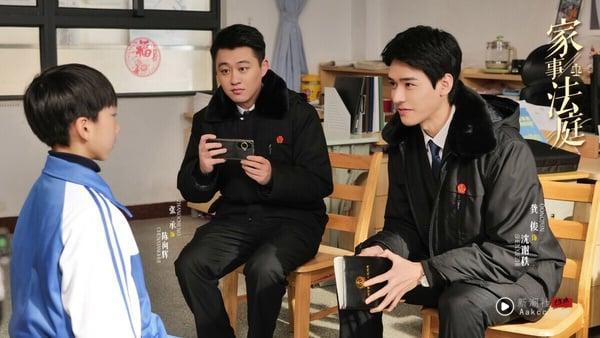 《家事法庭》是2026冷门宝藏剧，龚俊饰演年轻法官沈谢秩，他和任敏饰演的律师秦睿在法庭上解决一桩桩案件。《家事法庭》剧里探讨的案件都不是什么惊天动地的大案，而是一地鸡毛的家事，案子很写实，但故事基调不会很沉重，狗血中带点趣味。
