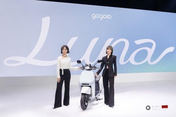 Lulu黄路梓茵代言Gogoro Luna2 踩高跟鞋挑战“超省力中柱”惊呆！自曝感情观爱掌控