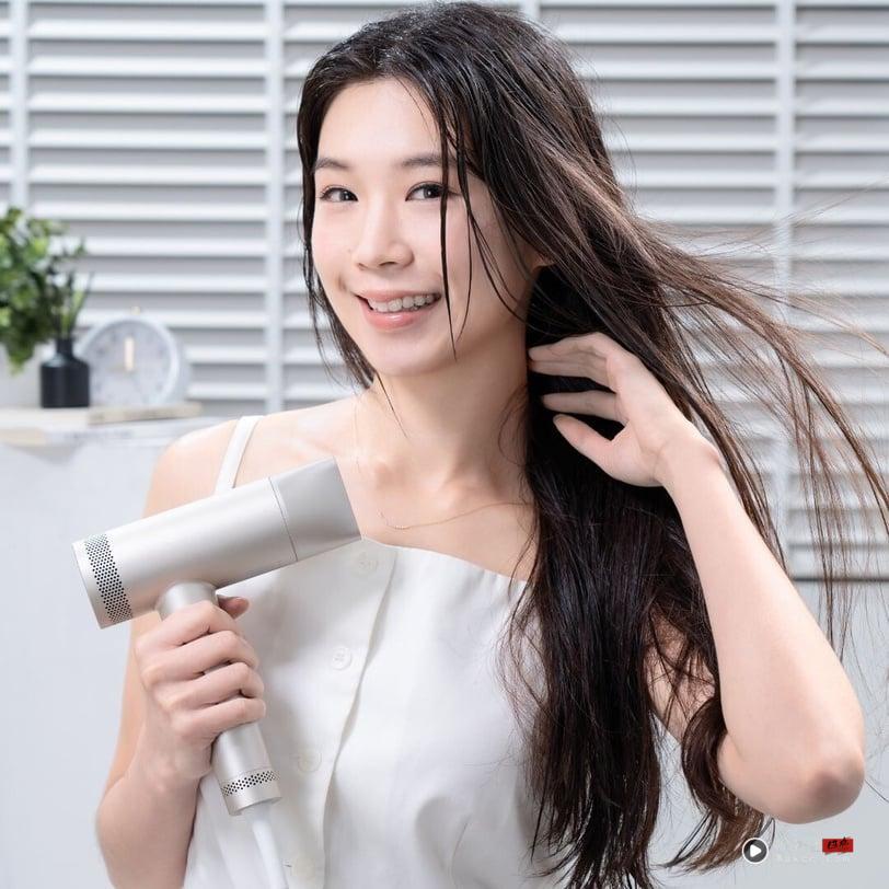夏日的吹头发技巧！正确吹头发步骤、头发速干不毛躁的方法
