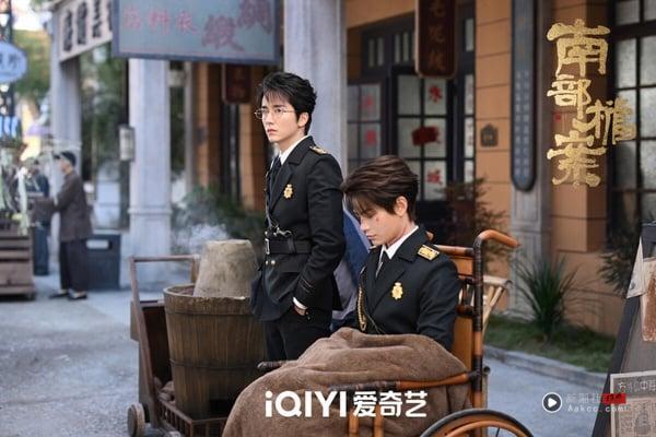 《南部档案》找来张新成、丁禹兮两位人气95生搭档，这部可以视为《盗墓笔记》外传，一样有奇幻诡谲的冒险故事，开篇节奏满快，把背景拉到南洋，有立住恐怖奇幻的氛围感，但又夹杂一点搞笑。如果是喜欢看带点恐怖感的志怪剧，那么《南部档案》可以一追！