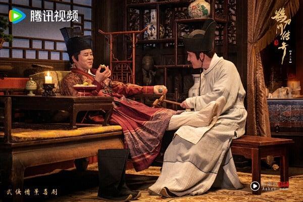 《鹊刀门传奇》是一部武侠情景喜剧，由喜剧小品大师赵本山主演。2023年推出的第一季获得8.2高分，情节简单，但环环相扣不拖拉，搞笑中还带着一点讽刺意味，获得超高评价。《鹊刀门传奇2》口碑没崩，一样冲上8.2分！