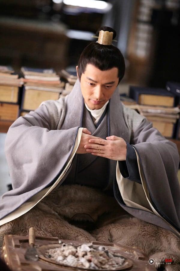 《琅琊榜》整部剧就是围绕着复仇展开的。梅长苏原本是赤焰军少帅林殊，是金陵帝都最明亮的少年，然而赤焰军却遭奸人陷害，梅岭惨案满门覆灭，林殊身中火寒之毒，经削皮挫骨的彻底解毒之后音容大改，改名梅长苏，蛰伏江湖，以待时变。