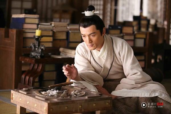 《琅琊榜》整部剧就是围绕着复仇展开的。梅长苏原本是赤焰军少帅林殊，是金陵帝都最明亮的少年，然而赤焰军却遭奸人陷害，梅岭惨案满门覆灭，林殊身中火寒之毒，经削皮挫骨的彻底解毒之后音容大改，改名梅长苏，蛰伏江湖，以待时变。