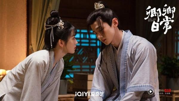 田曦薇是近年很红的95后小花，参演了《逐玉》、《大奉打更人》、《卿卿日常》等多部热门电视剧。不过这些电视剧大部分都是人气男星作为一番，又或是找来双流量主演，田曦薇的收视号召力还没有完全得到观众认可。