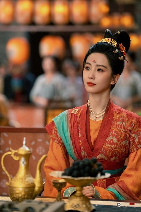 《掌心》是大女主复仇剧，剧情结合悬疑与权谋，找来高评价悬疑剧《唐朝诡事录》的班底打造。《掌心》节奏飞快，悬疑味拉满，男女主角互相算计，认真搞事业，剧情反转不断，让人猜不到下一步，女性群像也呈现得很好。只不过《掌心》的权谋戏需要比较投入的看，这就很难像一般古偶爱情剧那样广受喜爱。